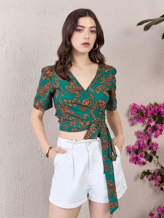 Berrylush
V-Neck Floral Print Wrap Crop Top